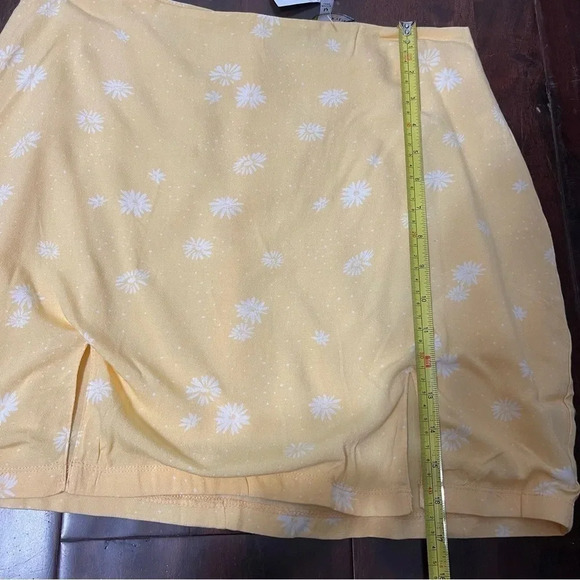 Kendall & Kylie Yellow Daisy Skirt Women’s Medium New Pacsun Zips Floral - Picture 7 of 8